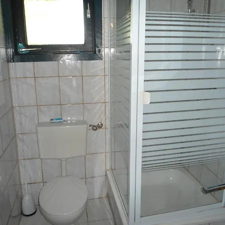 Kuesschen By Interhome Damp